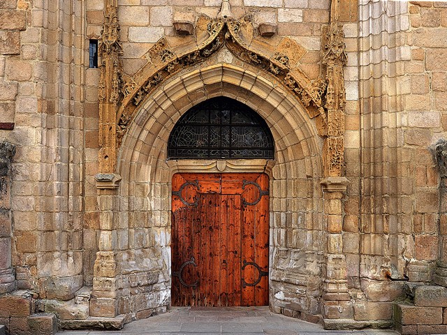 Эволюция конструкции деревянных дверей от древности до современности