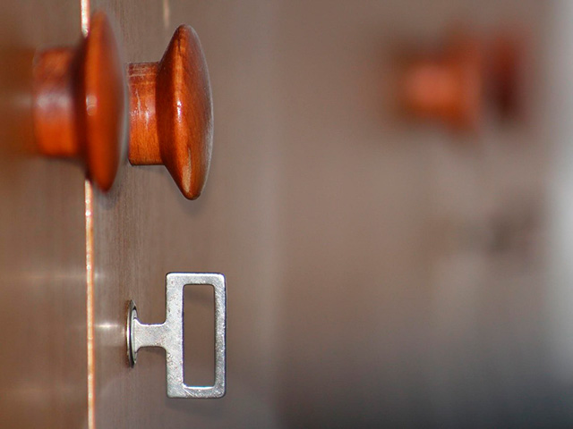 Межкомнатная дверь из ДСП с ламинированным покрытием